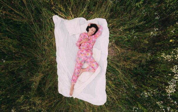 10 najmodniejszych piżam na wiosnę 2026 — piżamy moda